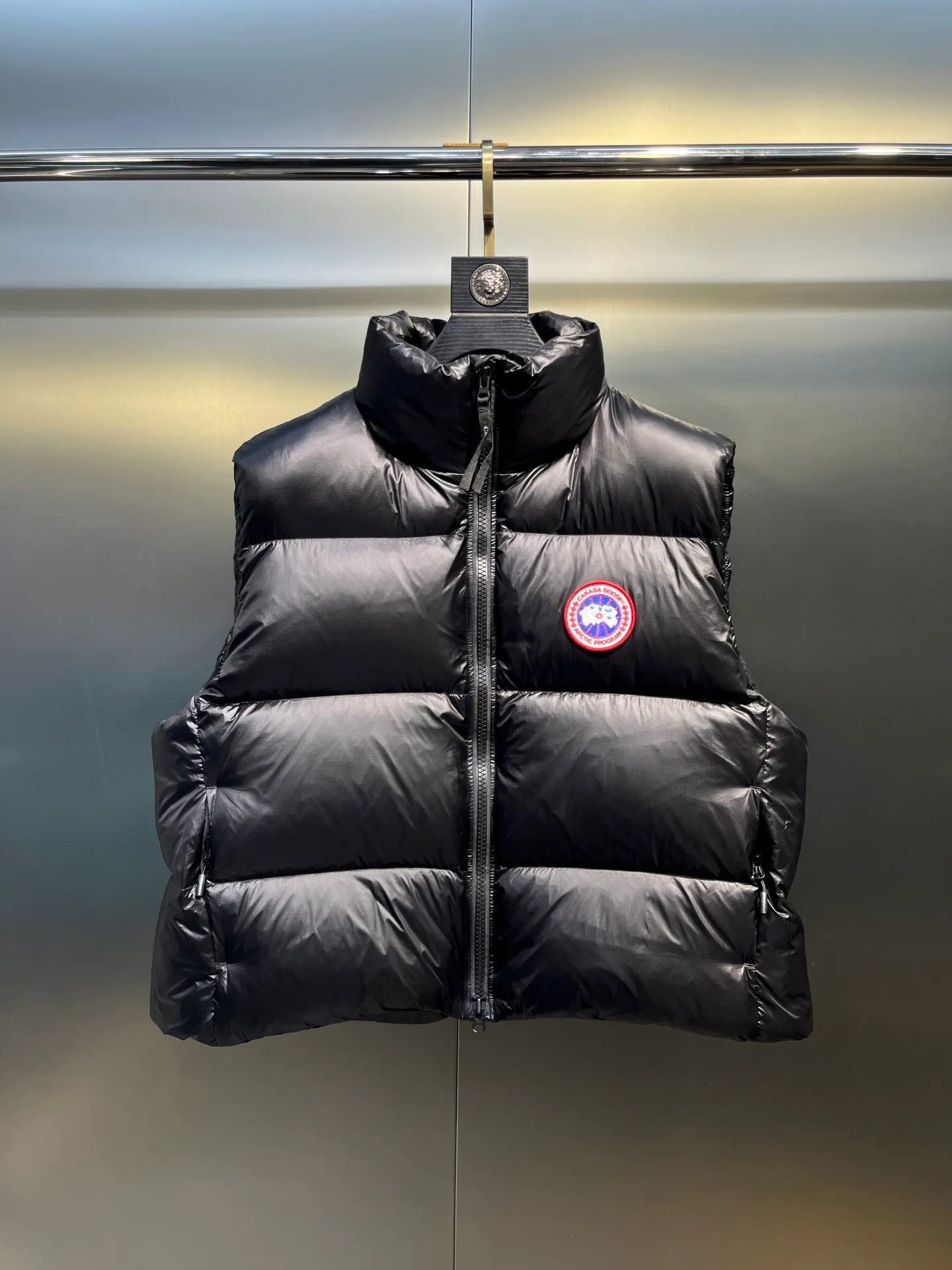 P540 🇨🇦Canada Goose""🇨🇦🌟 Canada Goose Puff Down Vest has always been recognized as the warmest down jacket. Various Instagram celebrities, Internet celebrities, and celebrities often wear it for street photos. I make Canada Goose every year, but I still can't get rid of my love for it. No matter how cold the days are, there is no need to be afraid, because there is! Filled with 90% white duck down, it is the legendary warmest down jacket and is known as a must-have for Arctic outdoor sports! The most popular down jacket in the world, celebrities are rushing to buy it, it is a must-have!  size：xs-xl